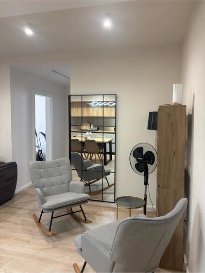 Apartament cu 3 camere semidecomandat în Florești