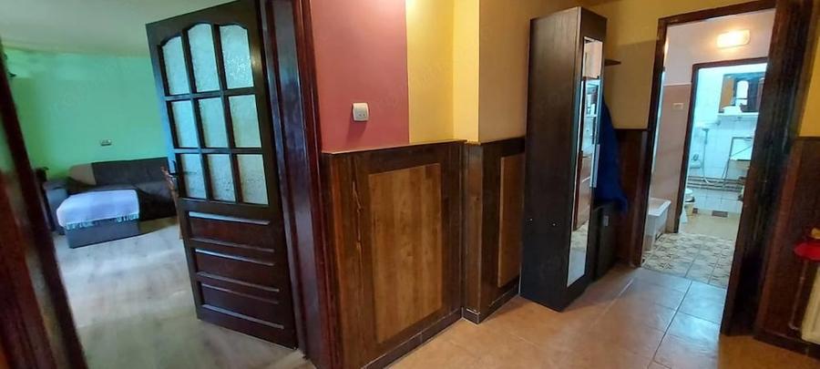 Casă cu 6 camere cu Teren 200 Mp în Calea Poplăcii
