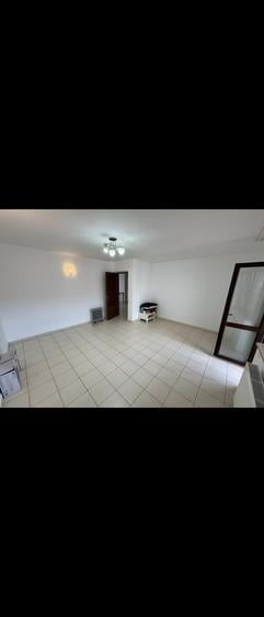 Casă cu 8 camere cu Teren 500 Mp în Central