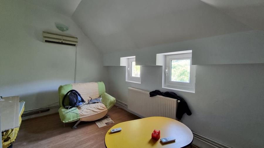 Apartament cu 5 camere în Armeneasca
