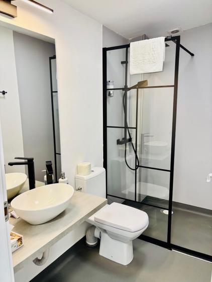 Casă individuală cu 10 camere cu Teren 4600 Mp în Central