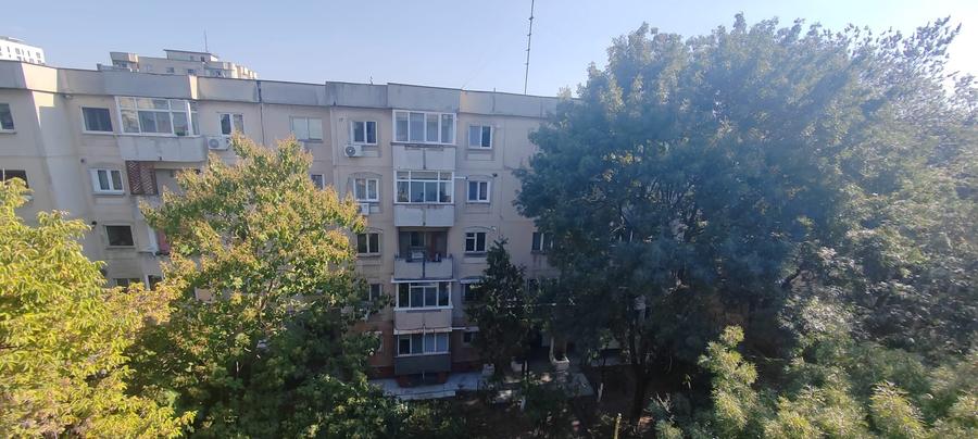 Apartament cu 3 camere decomandat în Drumul Sării
