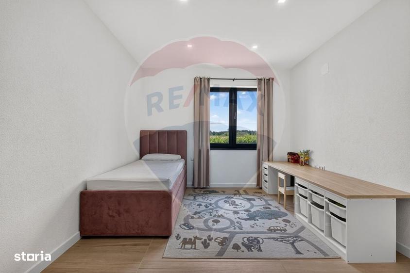 Casă cu 4 camere în Fântânele