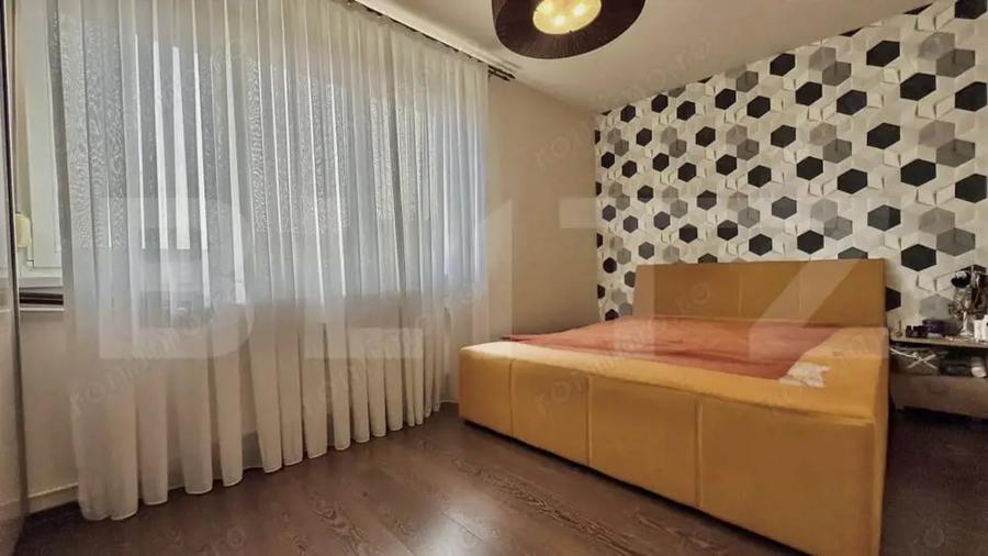 Apartament cu 4 camere semidecomandat, mobilat în Decebal
