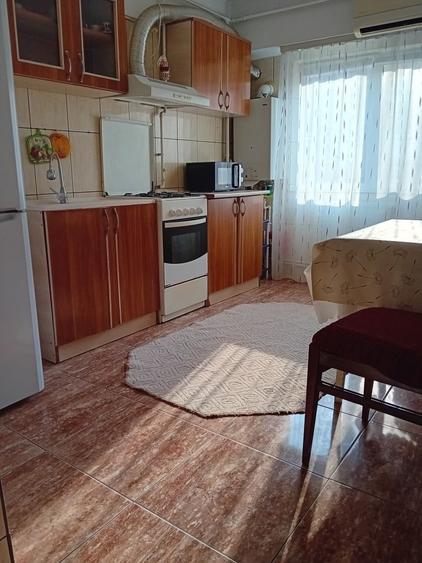 Apartament cu 2 camere decomandat, mobilat în Central