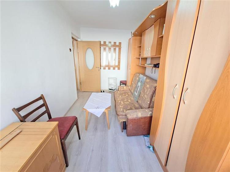 Apartament 3 camere, mobilat si utilat, etaj 1, zona Milcov - 8