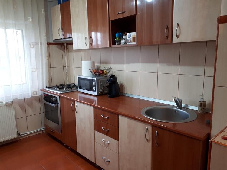 Apartament cu 3 camere în Petru Rareș