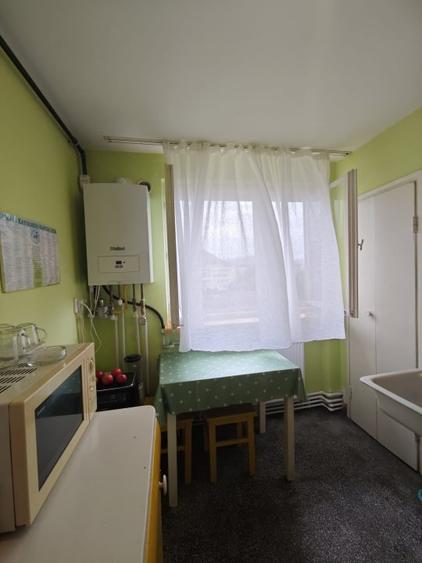 Apartament cu 4 camere decomandat, mobilat în Săsar