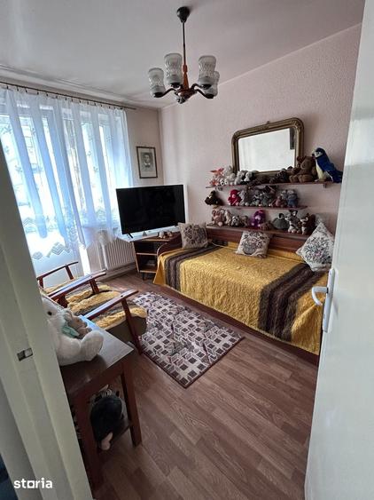 Apartament cu 3 camere semidecomandat în Central