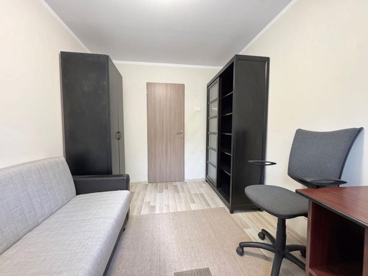 Apartament cu 3 camere semidecomandat, mobilat în Dacia