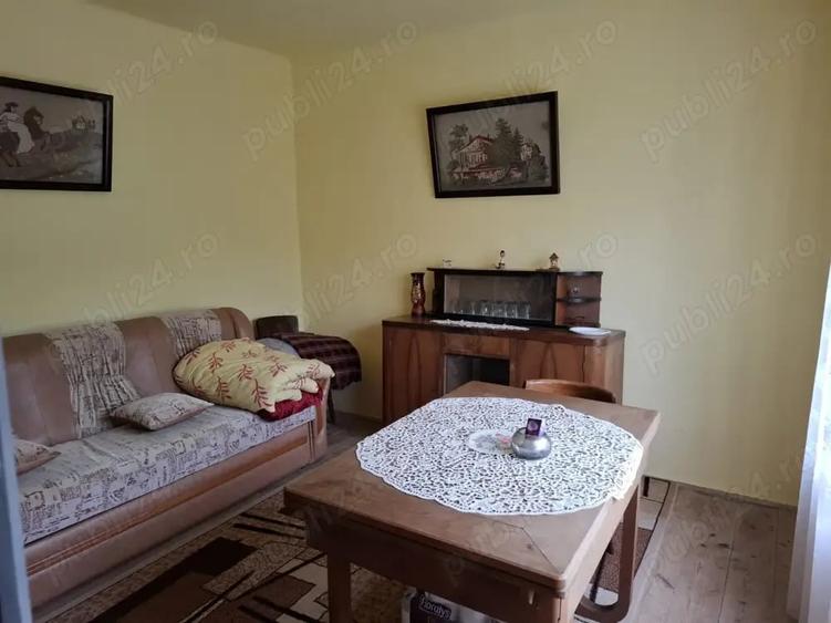 Casă cu 4 camere cu Teren 2000 Mp în Central