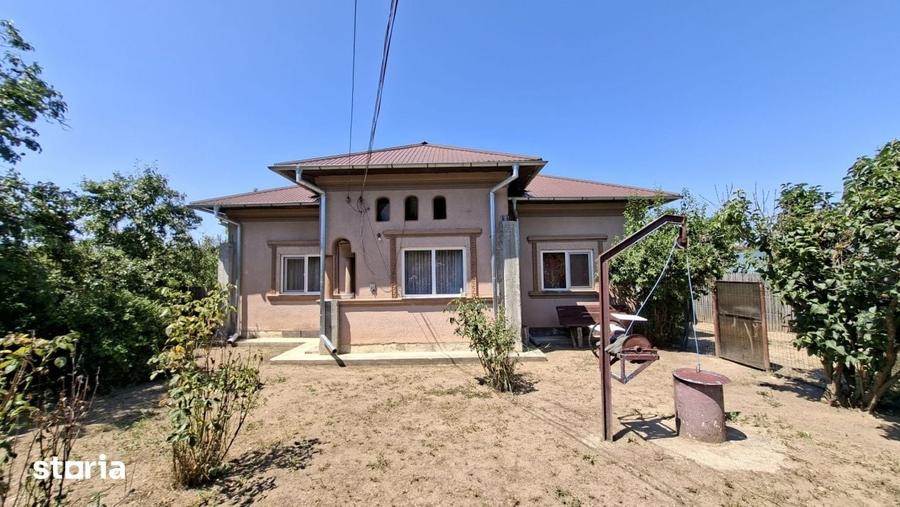 Casă cu 3 camere cu Teren 1667 Mp în Teiu