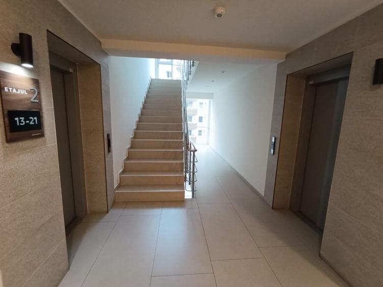 Apartament cu 2 camere decomandat în Tractorul
