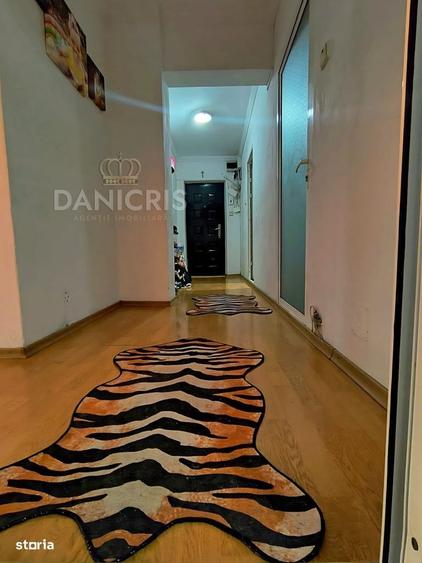 Apartament cu 4 camere decomandat în Trocadero