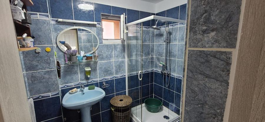 Casă individuală cu 4 camere cu Canalizare în Iris