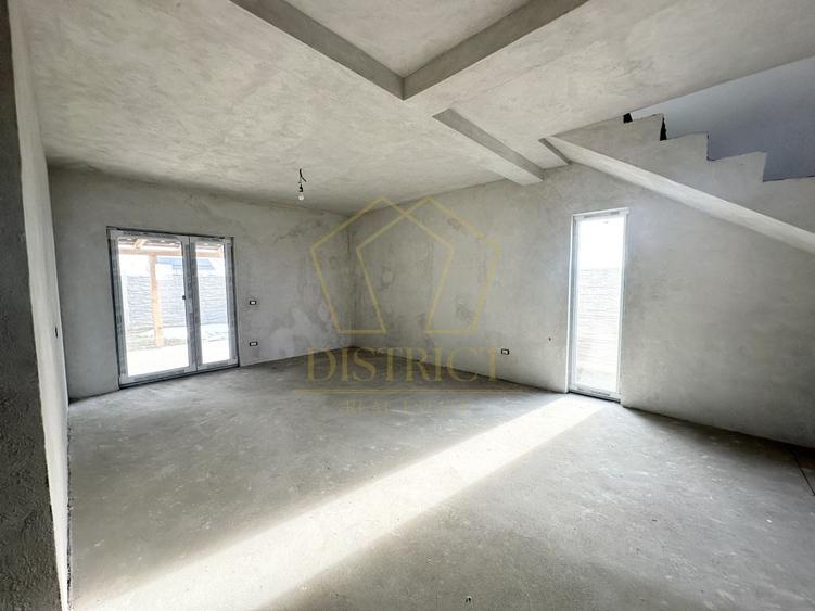Duplex cu 4 camere cu Canalizare în Giroc