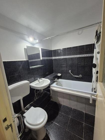 Apartament cu 3 camere decomandat în Rogerius