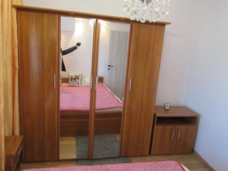 Apartament cu 3 camere semidecomandat, mobilat în Tei
