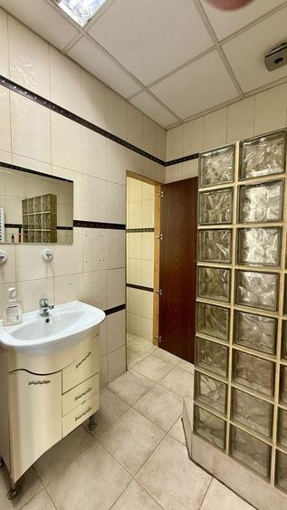 Birou, de 124 mp, în Romană