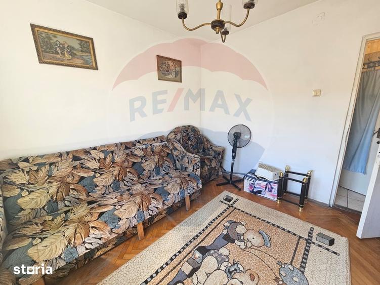 Apartament cu 3 camere semidecomandat în Central