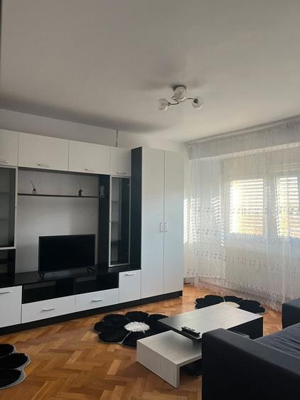 Apartament cu 2 camere decomandat în Polivalentă