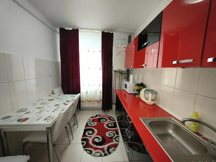 Apartament cu 2 camere semidecomandat în Craiovei