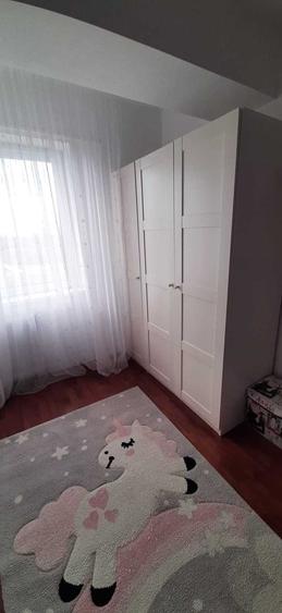 Apartament cu 3 camere decomandat în Valea Oltului