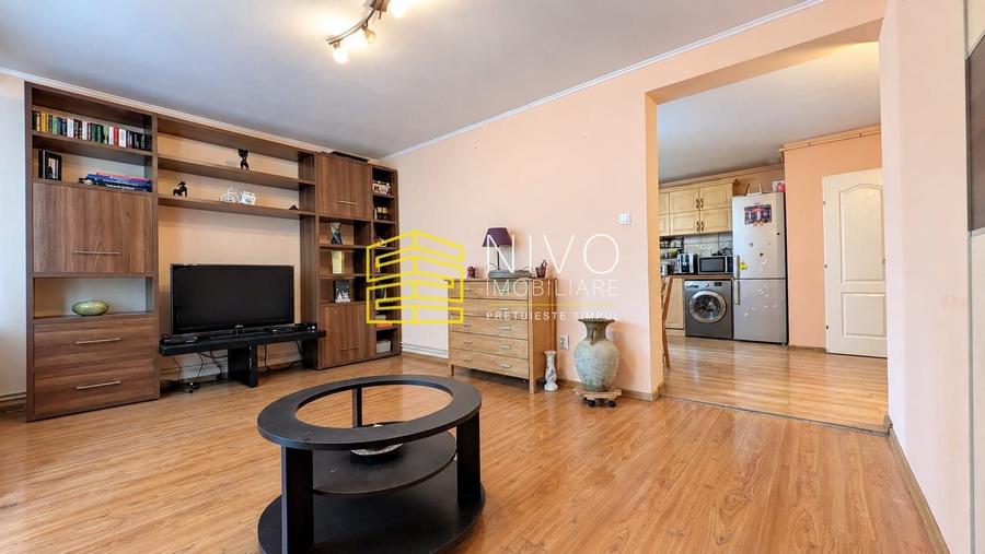 Apartament cu 4 camere decomandat în Tudor
