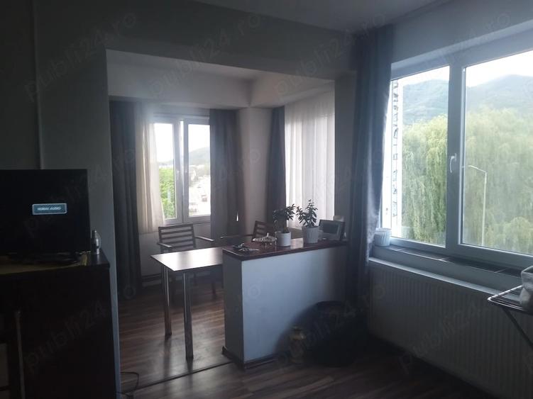 Garsonieră decomandată în Central