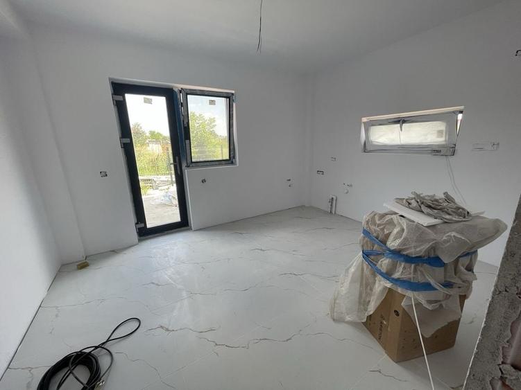 Casă cu 4 camere în Dragomirești-Deal