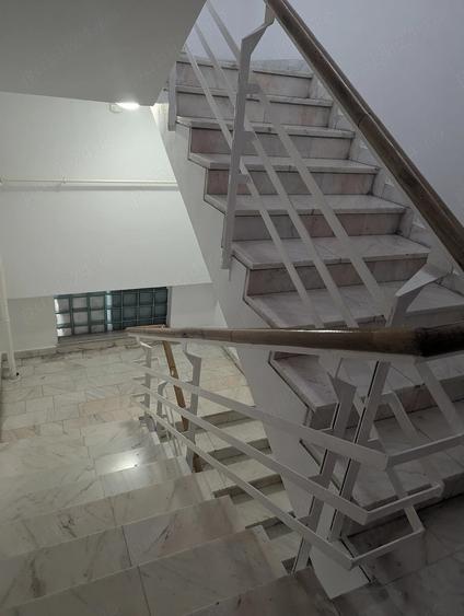 Apartament cu 4 camere decomandat în Victoriei