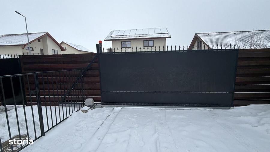 Casă cu 4 camere în Purcăreni