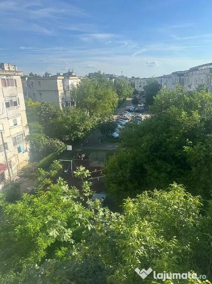 Apartament cu 3 camere decomandat în Buzaului