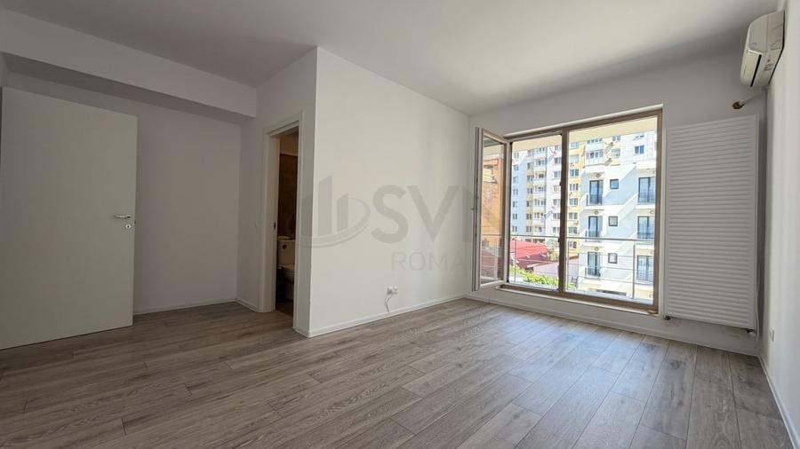 Apartament cu 4 camere semidecomandat în Iancului