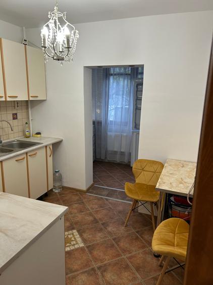 Apartament cu 3 camere decomandat în Beller