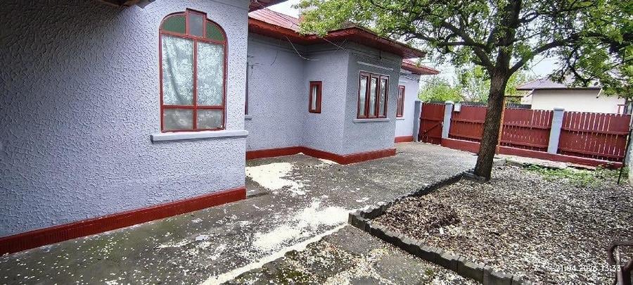 Casă cu 4 camere cu Teren 200 Mp în Central