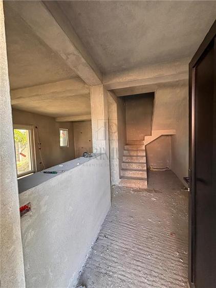Duplex cu 5 camere cu Canalizare în Moșnița Nouă