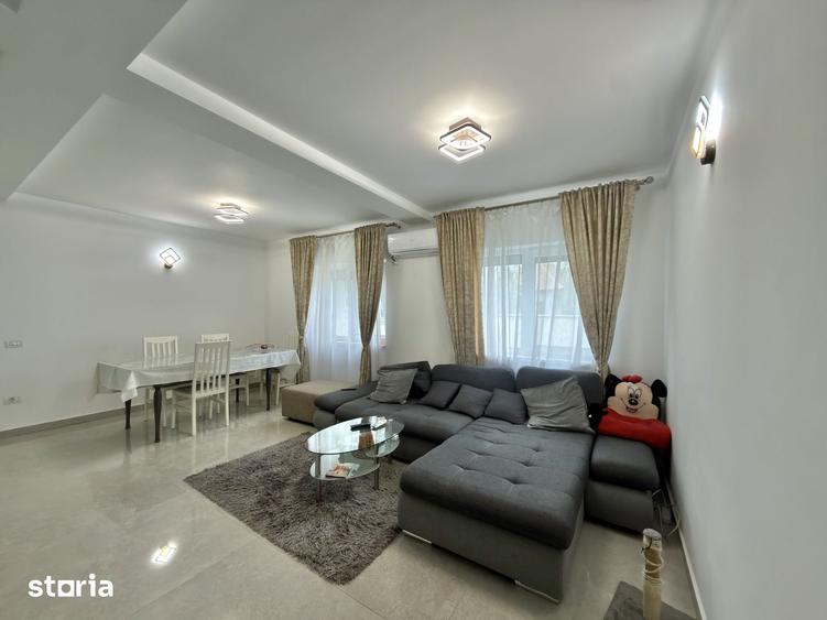 Casă cu 5 camere cu Teren 300 Mp în Sânmihaiu Român