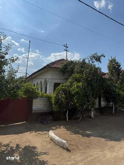 Casă cu 4 camere cu Teren 60 Mp în Coțofenii din Dos