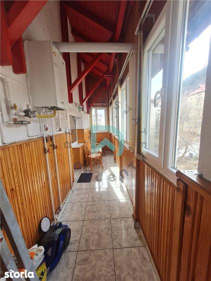 Apartament cu 3 camere decomandat, mobilat în Valea Cetății