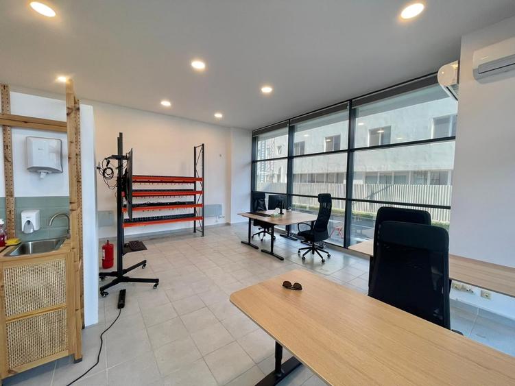 Spațiu comercial, de 44 mp, în Titan