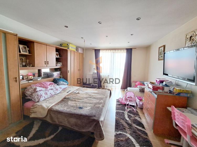 Casă cu 10 camere cu Teren 252 Mp în Hașdeu