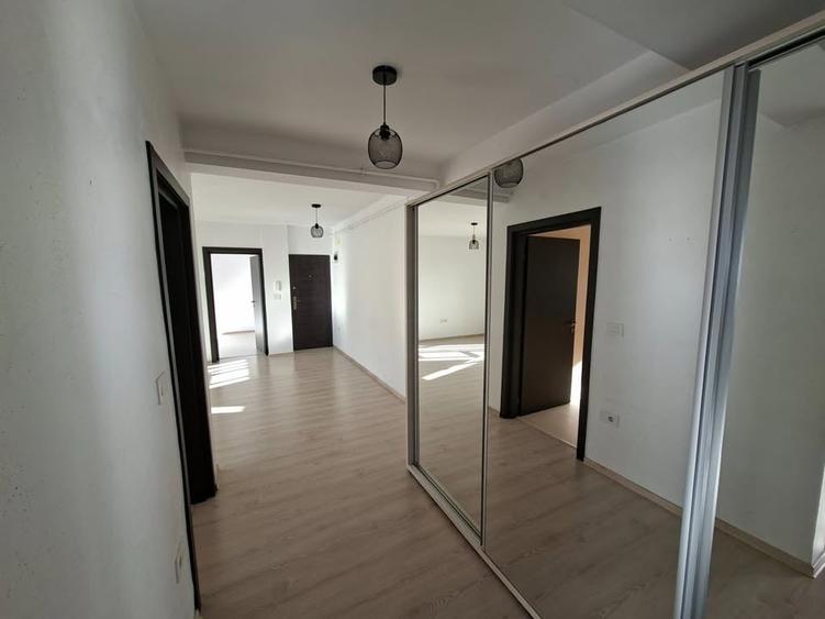 Apartament cu 3 camere decomandat în Popas Păcurari
