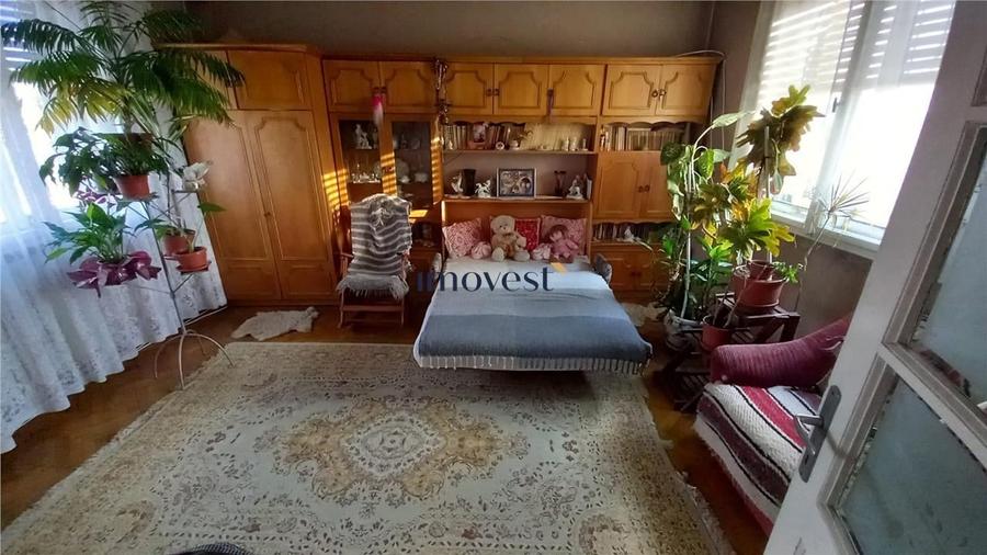 Apartament cu 3 camere semidecomandat în 14 Mai
