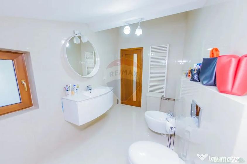 Casă cu 7 camere cu Teren 2823 Mp în Tăuții de Sus