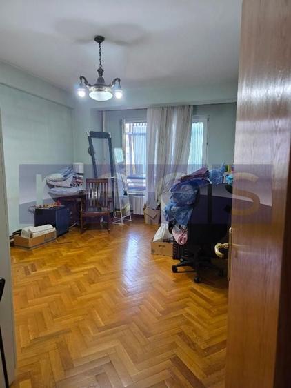 Apartament cu 3 camere în Nerva Traian