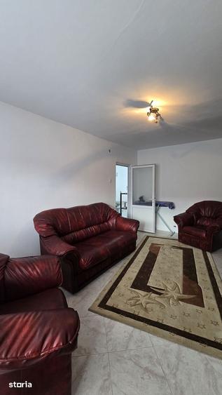 Apartament cu 3 camere decomandat în Vitrometan