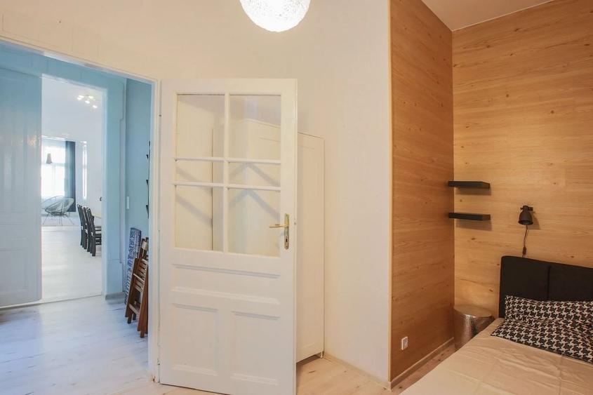 Chirie, apartament 2 dormitoare, central 550 E/lună (neg). Comision 0. - 3