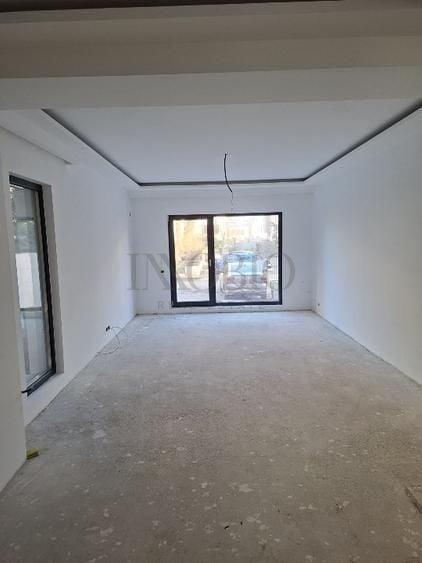 Duplex cu 4 camere cu Canalizare în Ostratu