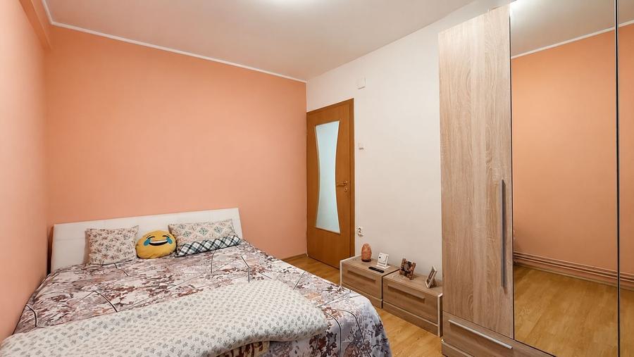 Apartament cu 3 camere decomandat în Complex Studențesc